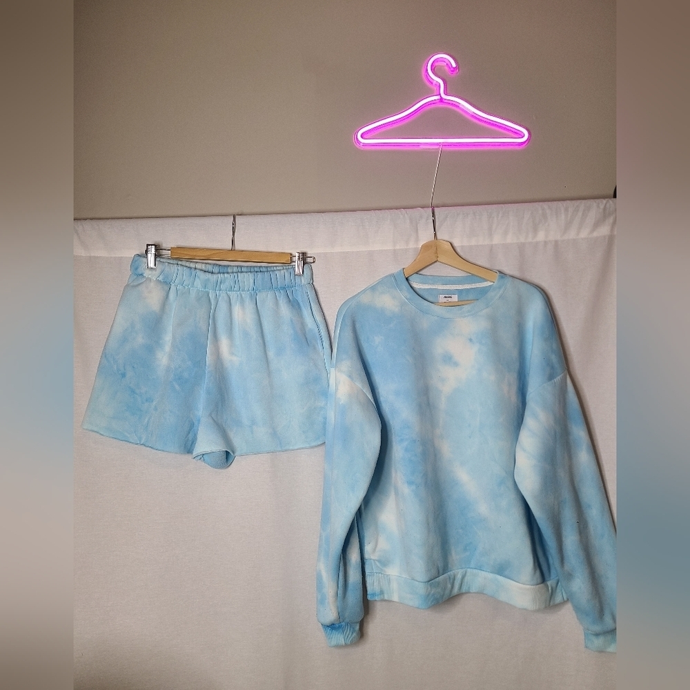 Ardene shorts and sweater matching lounge set- Size medium/Large